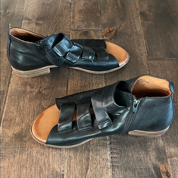 Miz Mooz Black Sandals - Picture 4 of 7